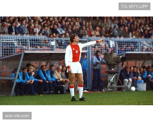 克鲁伊夫足球理念再受关注,现代战术革新引领新风潮 克鲁伊夫足球理念再受关注,现代战术革新引领新风潮