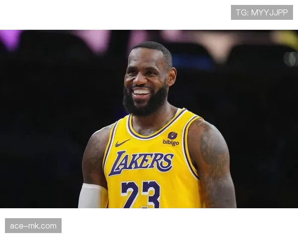 勒布朗·詹姆斯的泳池，比我家整栋楼还热闹啊