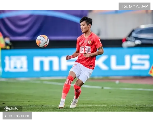 韦世豪又在场边摔毛巾了，这脾气是真改不了还是压根不想改？